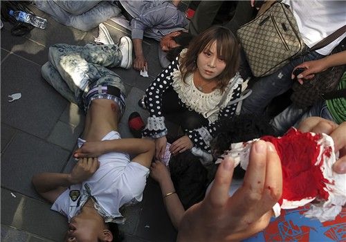 초과수요로 2011년 베이징 싼리툰의 애플스토어에서 발생한 유혈사태.