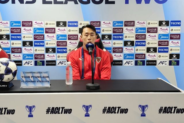 포항 스틸러스의 골키퍼 윤평국