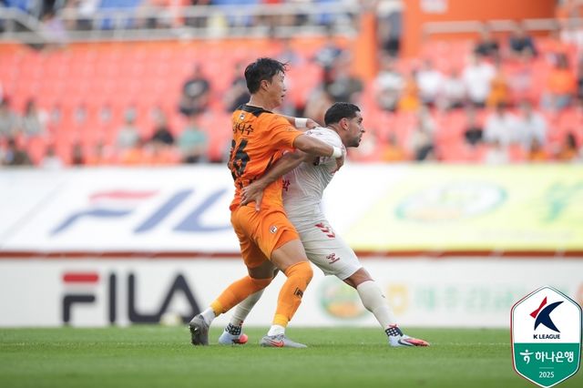제주와 수원FC의 경기 장면