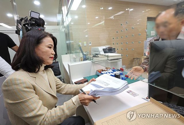 헌법소원 접수하는 이진숙 전 방통위원장