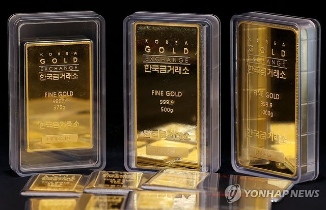 한국금거래소에 진열된 골드바 제품. [연합뉴스 자료사진]