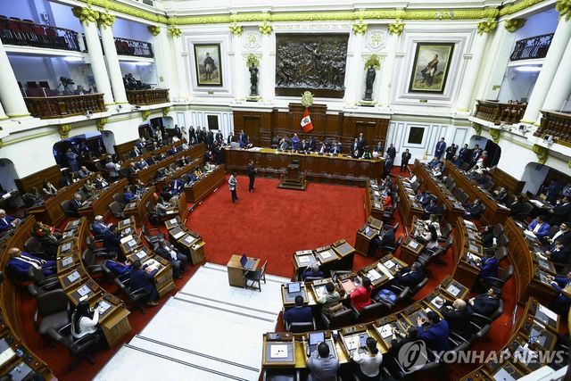 볼루아르테 대통령 탄핵안 표결하는 페루 의회