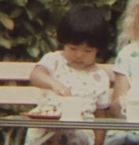 입양 직후의 어린 시절 인터뷰이 모습