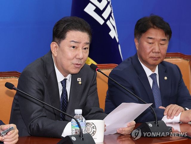 국정감사 증인채택 관련 브리핑하는 김병기 원내대표