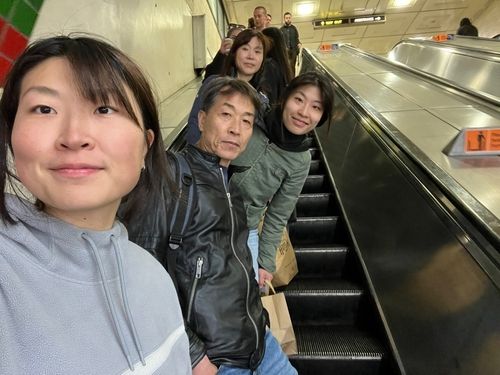 이스라엘에 구금됐던 한국인 활동가 김아현(왼쪽)씨 가족