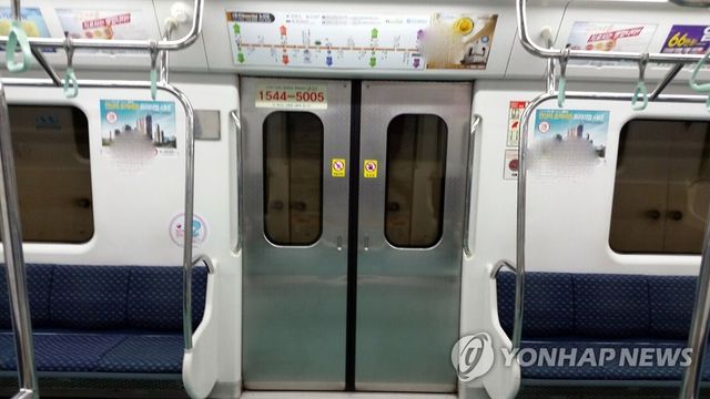 부산지하철 출입문