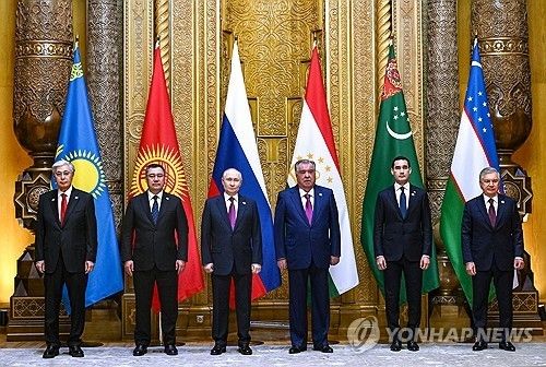 푸틴 러시아 대통령(사진 왼쪽에서 세번째)과 중앙아시아 5개국 정상들