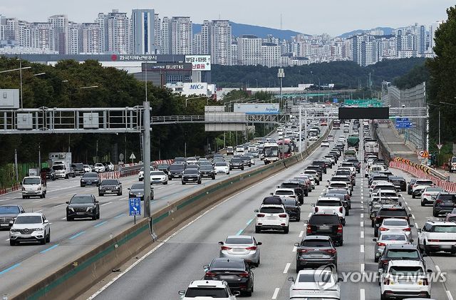 추석 연휴 마지막 날인 지난 9일 경부고속도로 정체