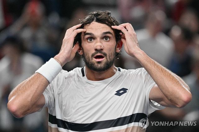 승리 후 기뻐하는 바체로