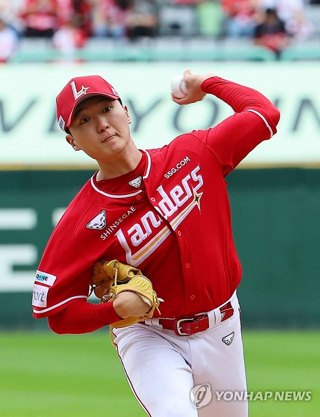 역투하는 SSG 김건우