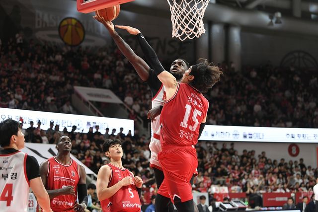 공격하는 자밀 워니