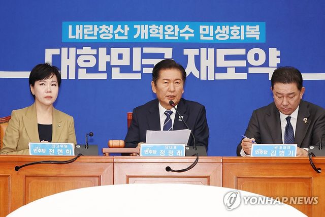 발언하는 정청래 대표