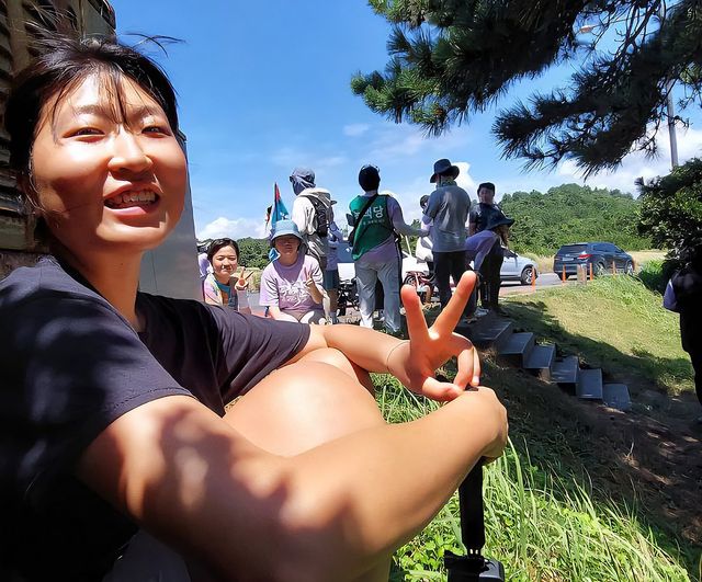 이스라엘에 구금됐던 한국인 활동가 김아현(왼쪽)씨