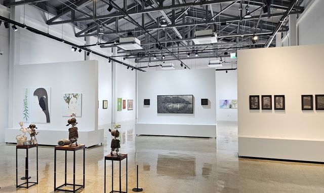 버드나무 예술창고 전시동