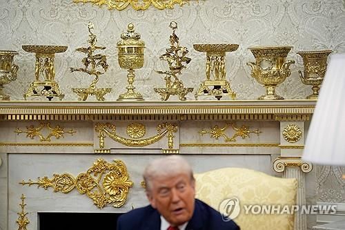 금으로 단장된 백악관 오벌오피스