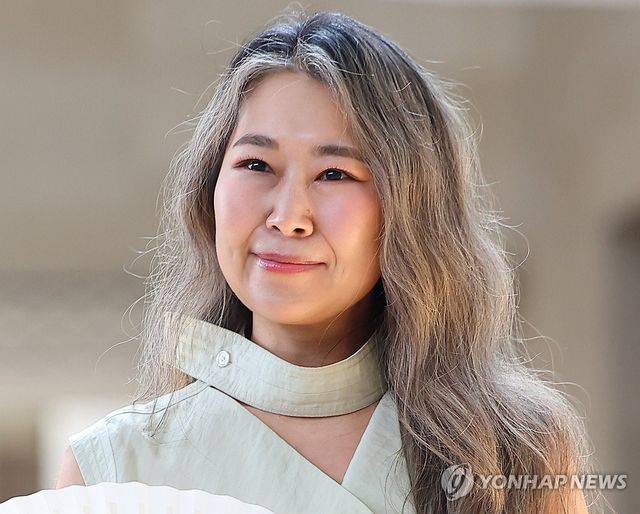 활짝 웃는 매기 강 감독