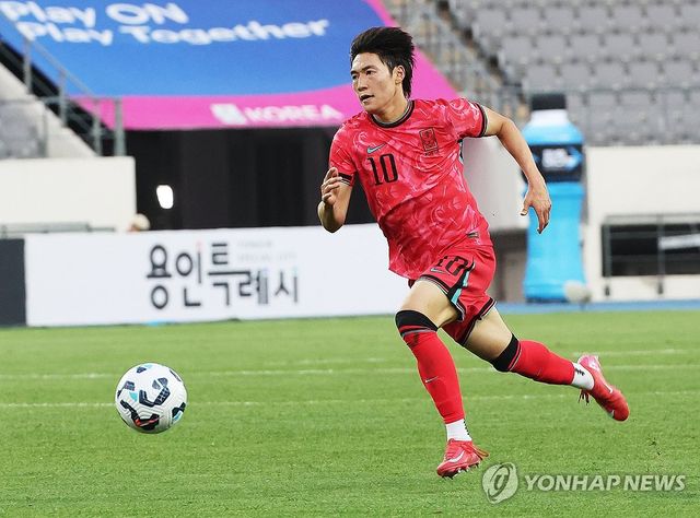 드리블하는 배준호