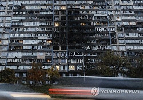 러시아 공격에 파괴된 우크라이나 수도 키이우 주거 건물