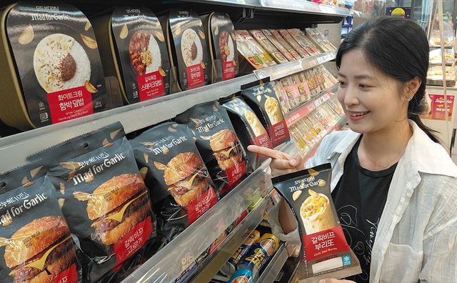 CU, 매드포갈릭 협업 간편식 출시