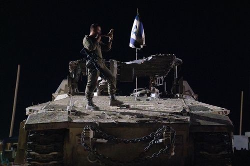 이스라엘 군인과 탱크