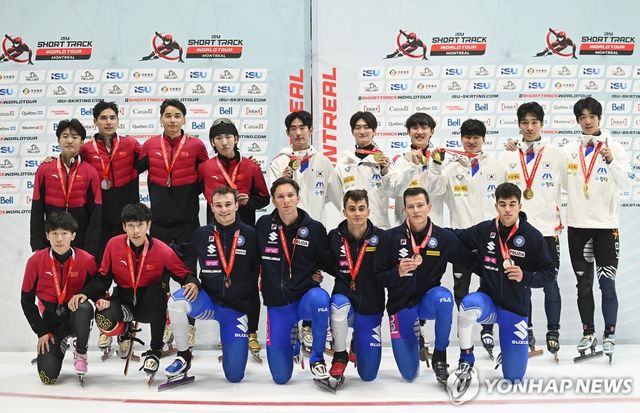 남자 계주 시상식에 나선 남자 대표팀 선수들