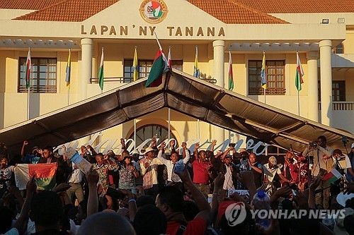 13일(현지시간) 마다가스카르 반정부 시위 현장
