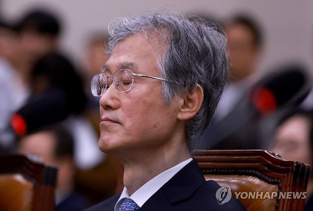 눈감은 조희대 대법원장