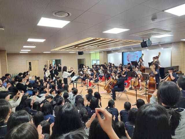 한밭여중, 스승의 날 공연 