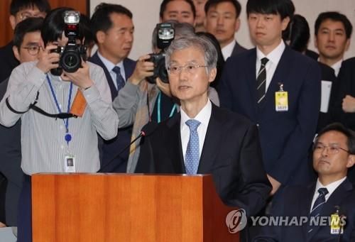 與 "曺 대선개입"·野 "李재판 변호하나"…법사위 국감 난장판(종합) - 3