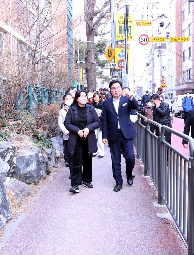 통학로 안전점검에 나선 박일하 동작구청장