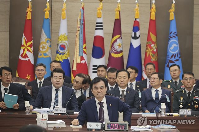 국감 출석한 안규백 장관