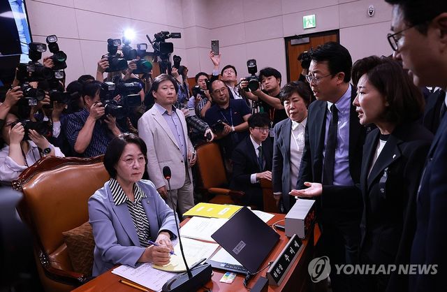국민의힘, 법사위 국감 진행 항의