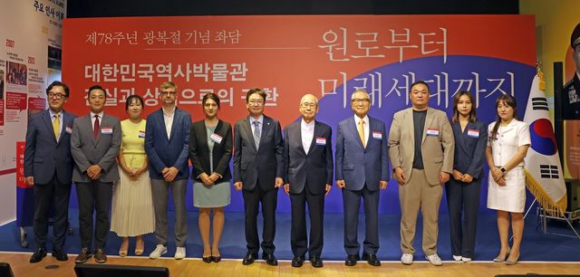제78주년 광복절 기념 좌담회서 라힐(왼쪽서 5번째)