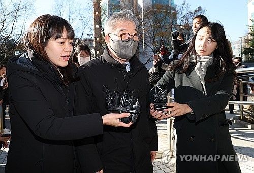 질문 받는 장하원 디스커버리 대표