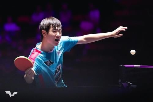 WTT 시리즈에 출전한 오준성의 경기 장면 