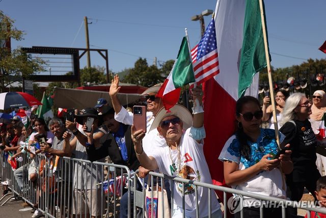 지난 달 14일(현지시간) 시카고에서 열린 멕시코 독립기념 퍼레이드 행사