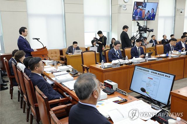 의원 질의 답변하는 이재용 국가정보자원관리원장