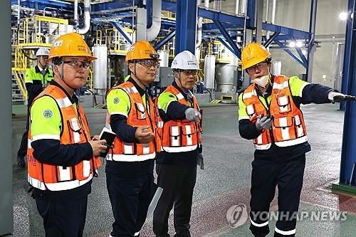 포스코그룹 장인화 회장, 이차전지소재 사업회사 중점 방문