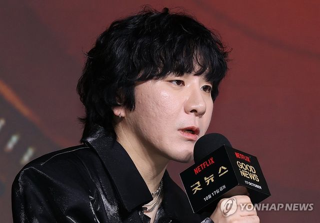 인사말하는 변성현 감독