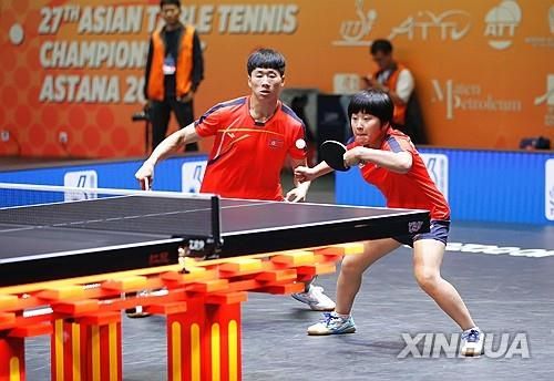 작년 아스타나 아시아선수권 혼복에 나선 김금영(오른쪽)과 리정식 