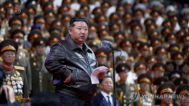 김정은, 당 창건 80주년 행사 참가자 축하 격려