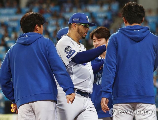 격려 받는 후라도