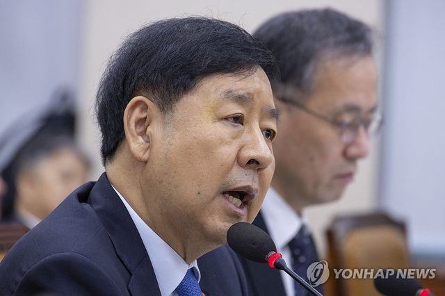 질의에 답하는 구윤철 부총리