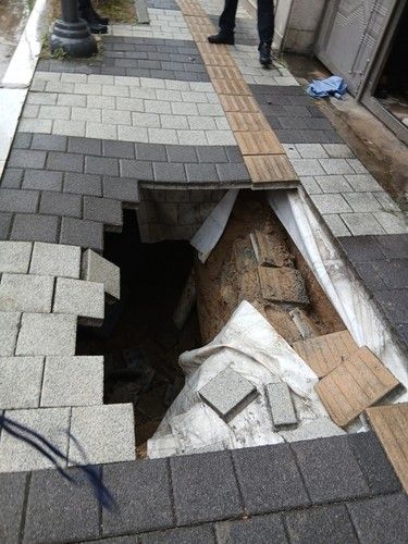 지난 8월 발생한 칠금동 싱크홀 사고 현장