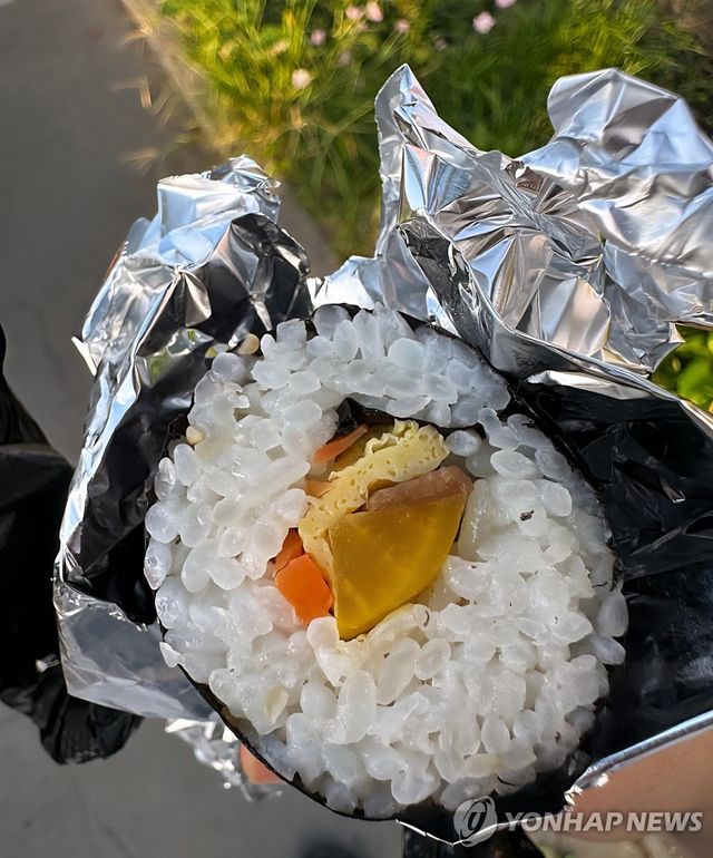 네티즌 공분 산 부실한 김밥