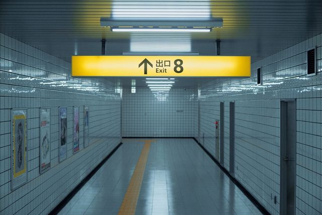 영화 '8번 출구' 속 한 장면