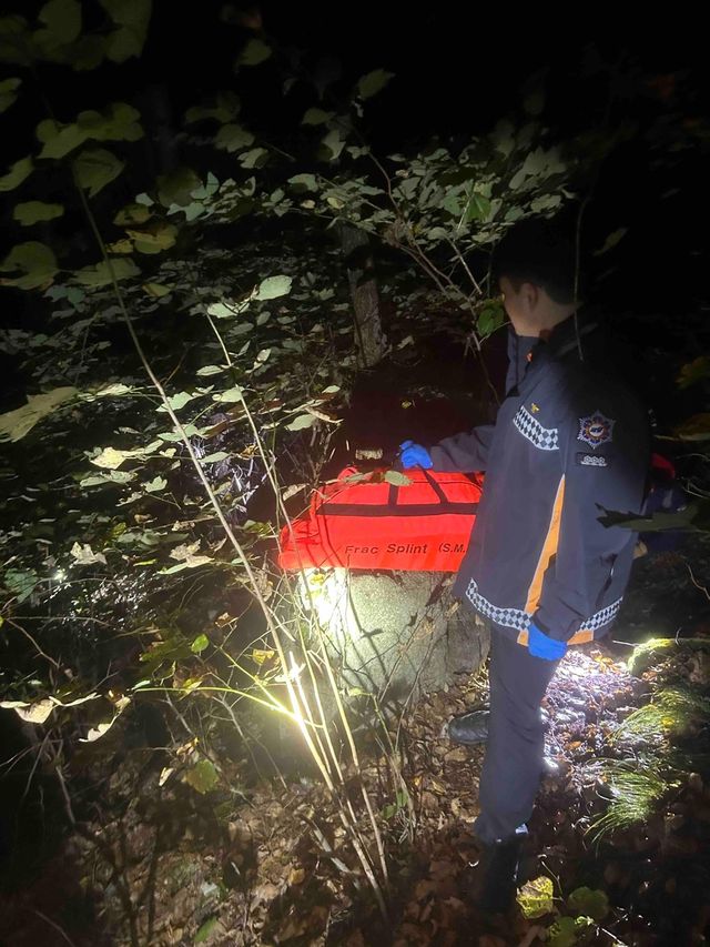 수색하는 119 대원들 모습