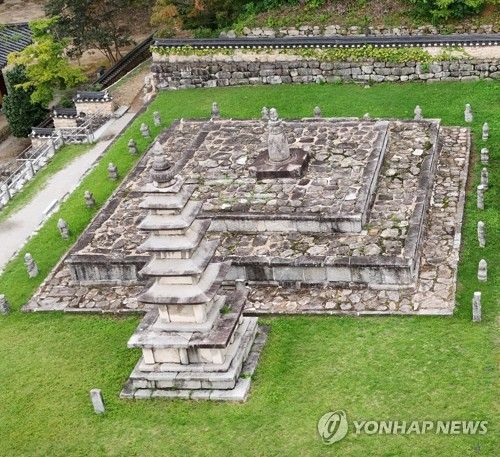 방등계단과 오층석탑[사진/백승렬 기자]