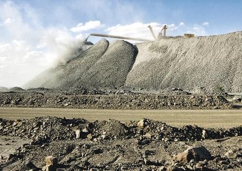 중국 네이멍구 희토류 채취 현장