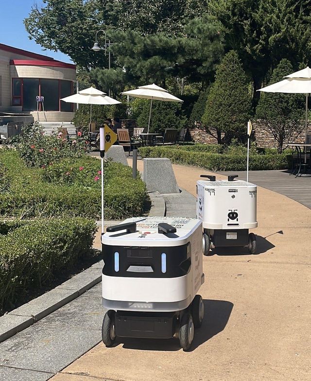 공원을 순찰하는 AI 기반 자율주행 로봇